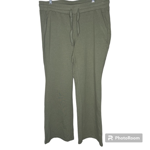 NWT TORRID Olive Green Cozy Fleece Flare Sweat Pants Size 0/Large - Picture 2 of 11